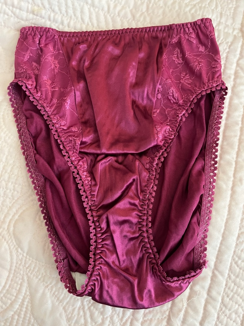 OLGA very RARE small true vintage magenta Satin & Lace Magenta High-Cut Panty